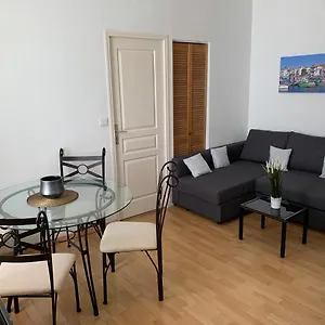 Apartment Centre, Pres Avenue De Verdun, Cosy 2 Pieces , Salon , Separe, Rue Tres Calme A 10 Minutes A Pied De La Grande, Biarritz