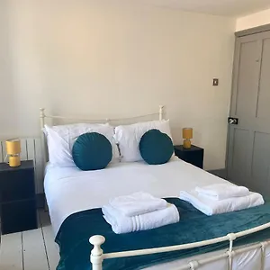 https://topaz-house.cambridgehotelsuk.com